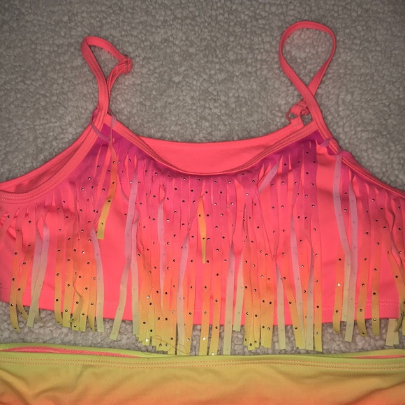 Bikini - Picture 2 of 3